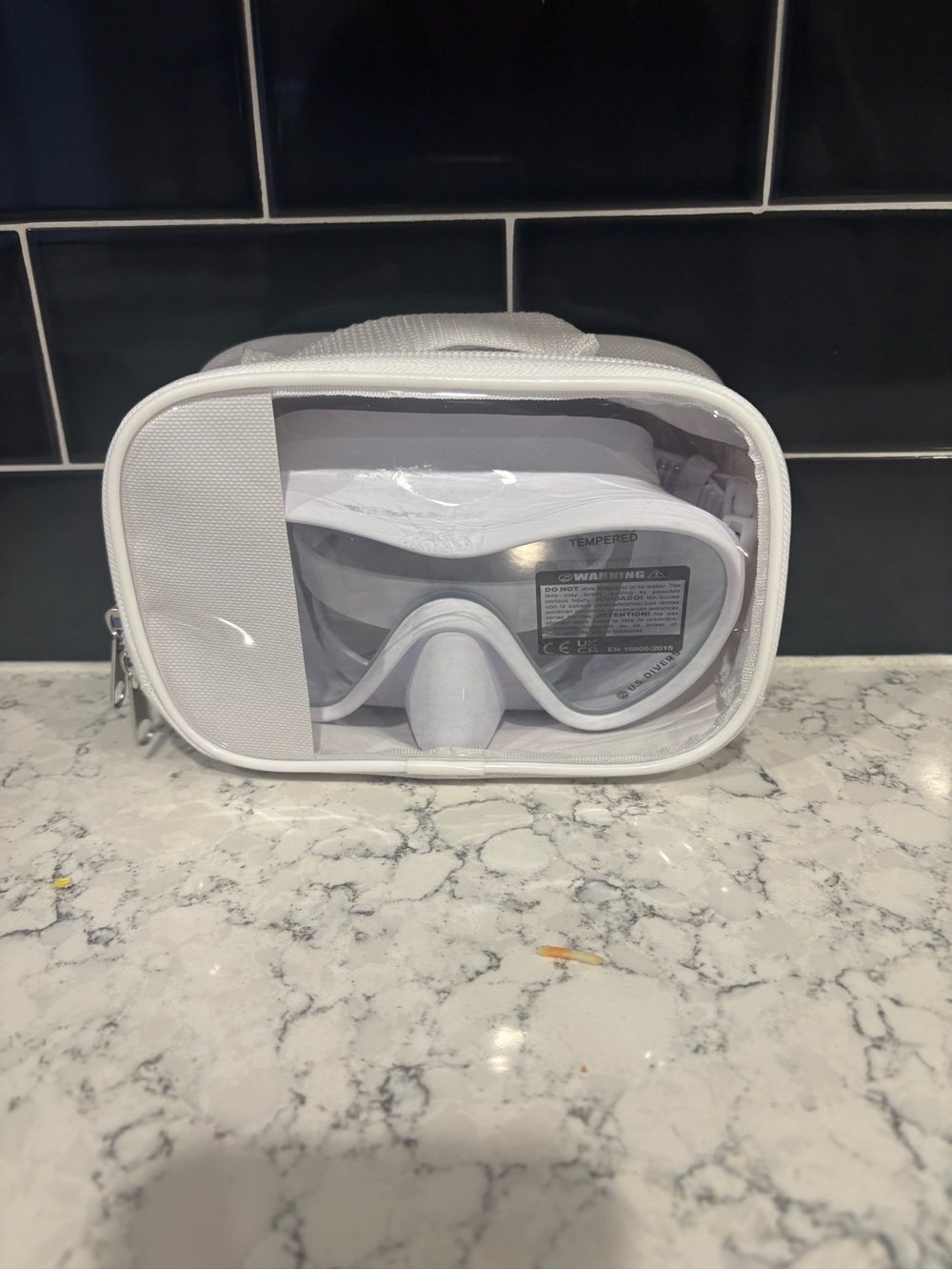 White Swim/Dive Mask with Clear Zip Carry Case